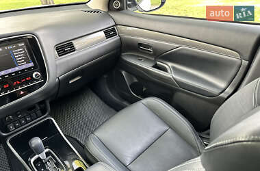 Внедорожник / Кроссовер Mitsubishi Outlander 2021 в 