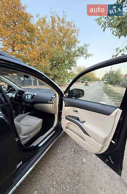 Внедорожник / Кроссовер Mitsubishi Outlander 2011 в 
