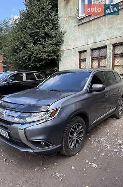 Позашляховик / Кросовер Mitsubishi Outlander 2017 в Кам'янському