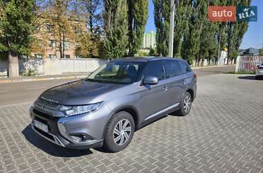 Внедорожник / Кроссовер Mitsubishi Outlander 2019 в 