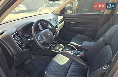 Внедорожник / Кроссовер Mitsubishi Outlander 2019 в 