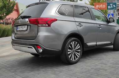 Внедорожник / Кроссовер Mitsubishi Outlander 2020 в 