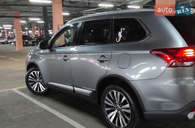 Внедорожник / Кроссовер Mitsubishi Outlander 2020 в 