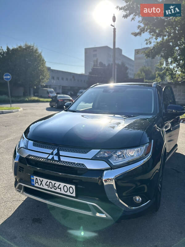 Позашляховик / Кросовер Mitsubishi Outlander 2019 в Харкові