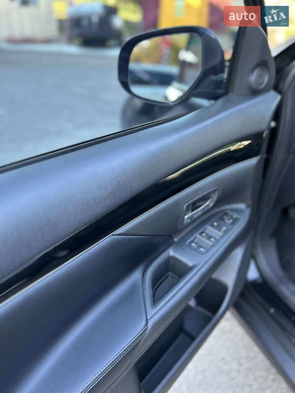 Позашляховик / Кросовер Mitsubishi Outlander 2019 в Харкові