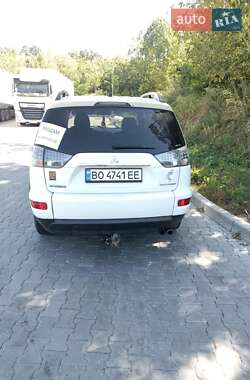 Внедорожник / Кроссовер Mitsubishi Outlander 2012 в 