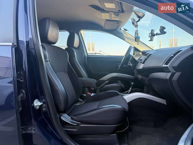 Внедорожник / Кроссовер Mitsubishi Outlander 2010 в Киеве