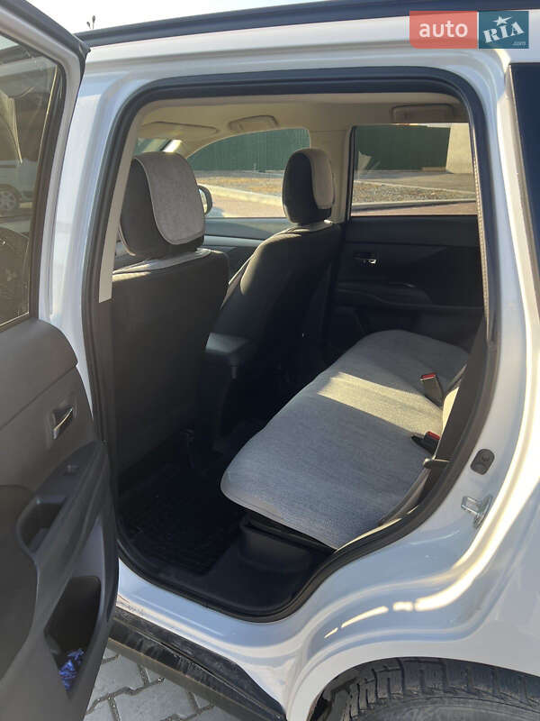 Позашляховик / Кросовер Mitsubishi Outlander 2012 в Дунаївцях