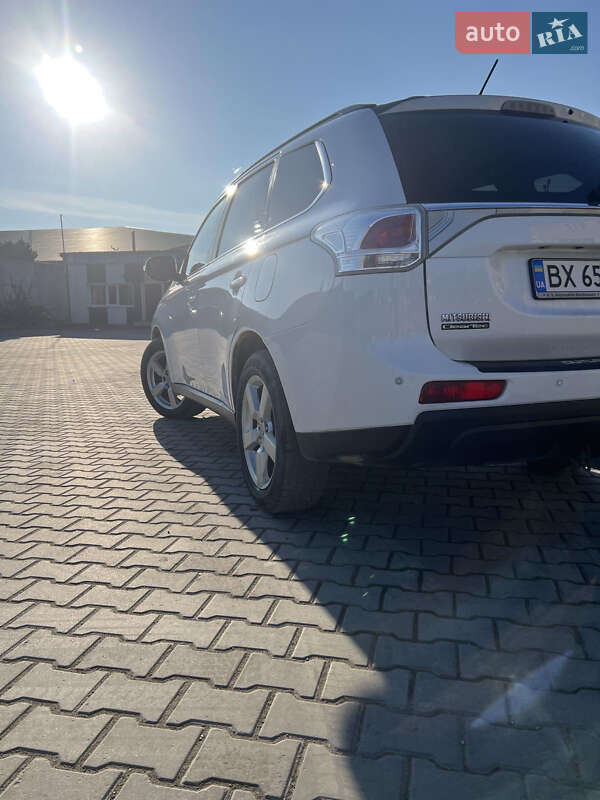 Позашляховик / Кросовер Mitsubishi Outlander 2012 в Дунаївцях