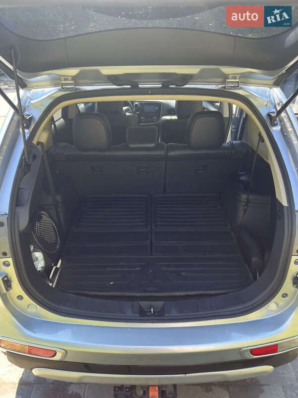 Позашляховик / Кросовер Mitsubishi Outlander 2015 в Львові