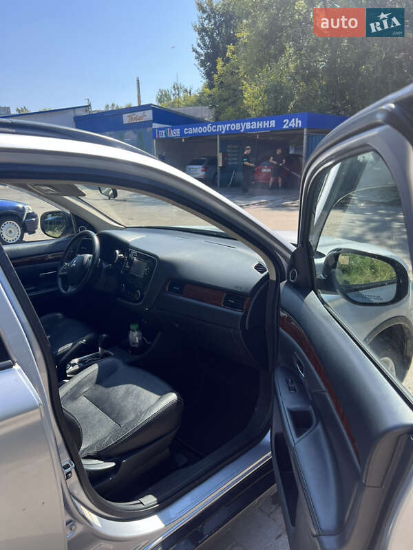 Позашляховик / Кросовер Mitsubishi Outlander 2015 в Львові