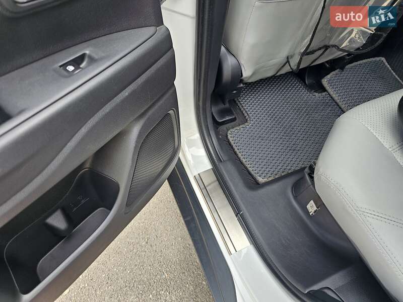 Внедорожник / Кроссовер Mitsubishi Outlander 2015 в Сумах