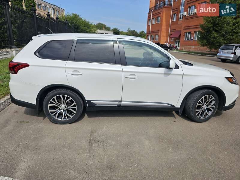 Внедорожник / Кроссовер Mitsubishi Outlander 2015 в Сумах