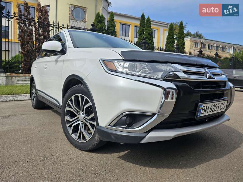 Внедорожник / Кроссовер Mitsubishi Outlander 2015 в Сумах