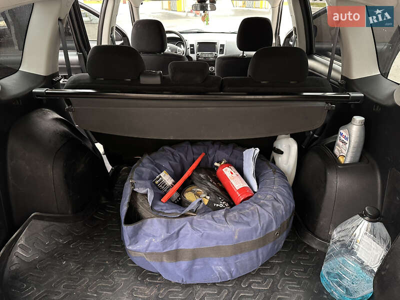 Позашляховик / Кросовер Mitsubishi Outlander 2012 в Василькові