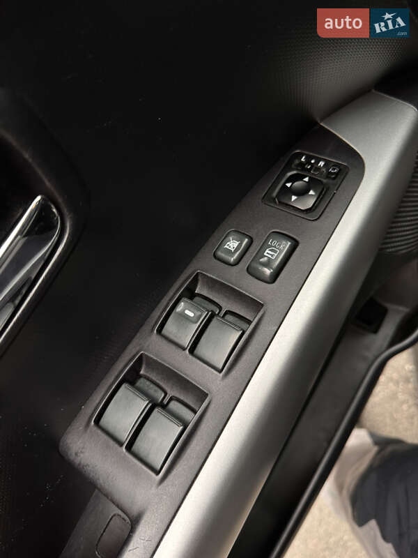 Позашляховик / Кросовер Mitsubishi Outlander 2012 в Василькові