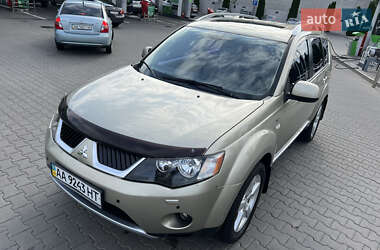 Внедорожник / Кроссовер Mitsubishi Outlander 2008 в 
