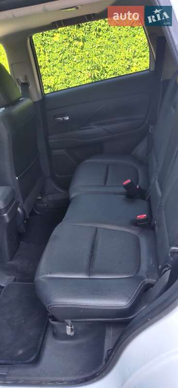 Внедорожник / Кроссовер Mitsubishi Outlander 2016 в Днепре