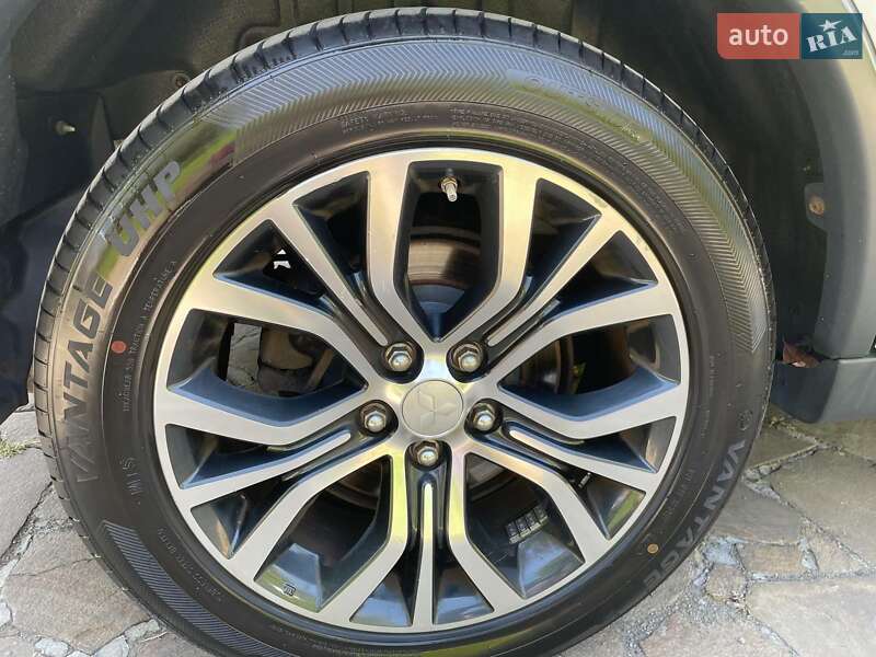 Внедорожник / Кроссовер Mitsubishi Outlander 2016 в Днепре