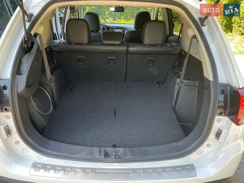 Внедорожник / Кроссовер Mitsubishi Outlander 2016 в Днепре