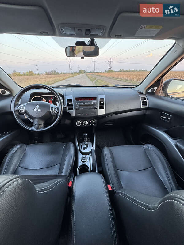 Внедорожник / Кроссовер Mitsubishi Outlander 2008 в Каменском фото 9 Внедорожник / Кроссовер Mitsubishi Outlander 2008 в Каменском