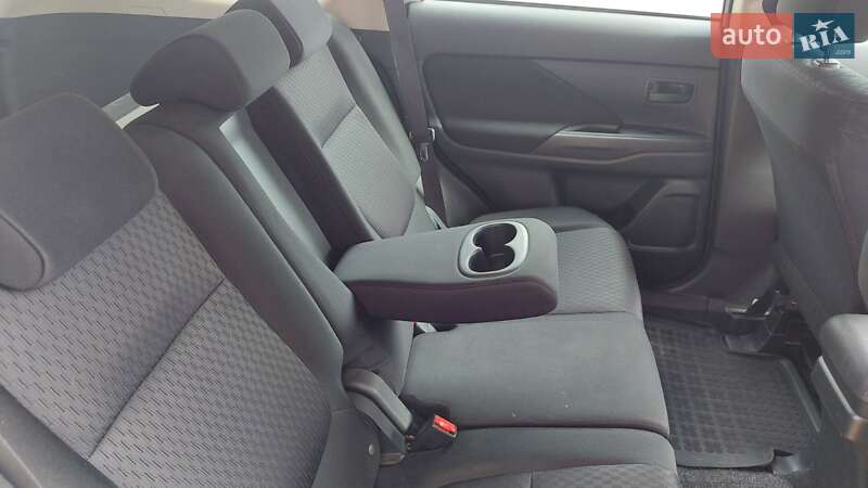 Внедорожник / Кроссовер Mitsubishi Outlander 2013 в Киеве фото 3 Внедорожник / Кроссовер Mitsubishi Outlander 2013 в Киеве
