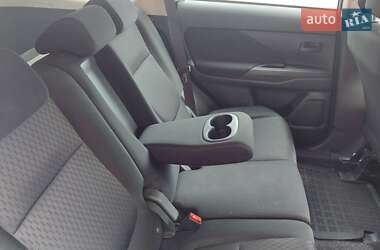 Внедорожник / Кроссовер Mitsubishi Outlander 2013 в 