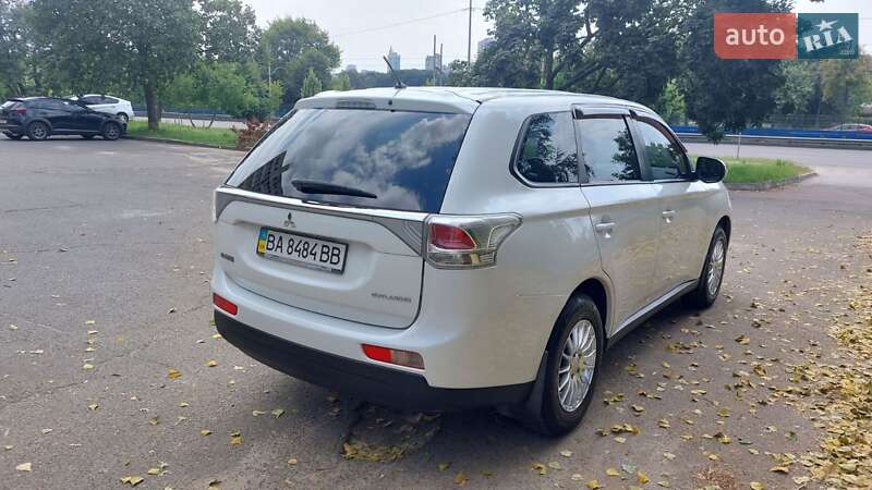 Внедорожник / Кроссовер Mitsubishi Outlander 2013 в Киеве фото 7 Внедорожник / Кроссовер Mitsubishi Outlander 2013 в Киеве