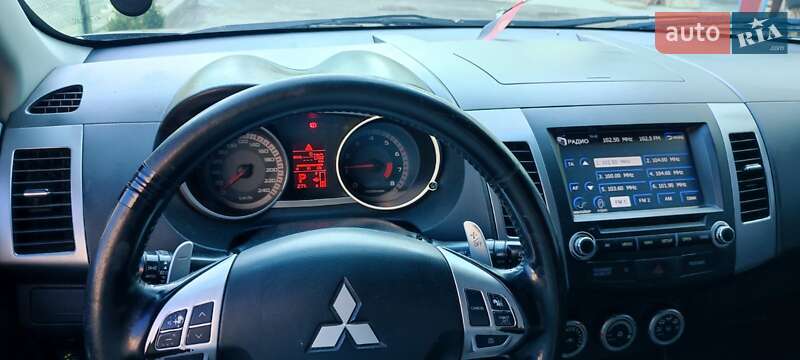 Позашляховик / Кросовер Mitsubishi Outlander 2008 в Києві