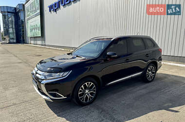 Внедорожник / Кроссовер Mitsubishi Outlander 2016 в 