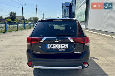Внедорожник / Кроссовер Mitsubishi Outlander 2016 в 