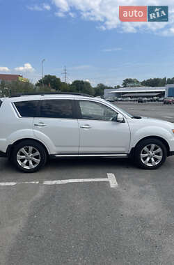 Внедорожник / Кроссовер Mitsubishi Outlander 2011 в 
