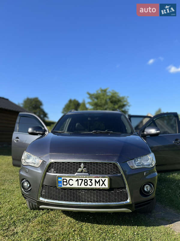 Позашляховик / Кросовер Mitsubishi Outlander 2011 в Стрию