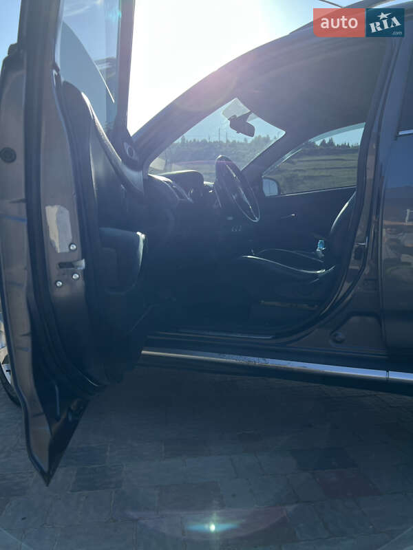 Позашляховик / Кросовер Mitsubishi Outlander 2011 в Стрию