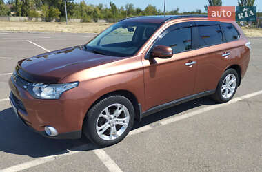 Позашляховик / Кросовер Mitsubishi Outlander 2012 в Києві