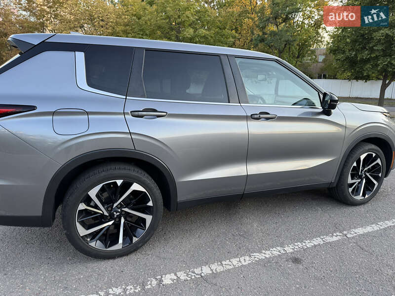 Внедорожник / Кроссовер Mitsubishi Outlander 2021 в Кривом Роге