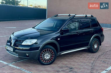 Внедорожник / Кроссовер Mitsubishi Outlander 2005 в 