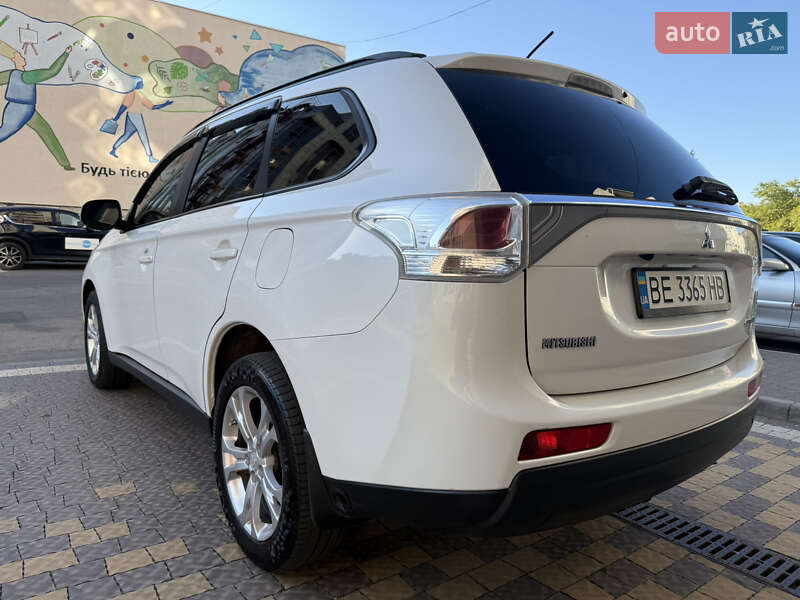 Внедорожник / Кроссовер Mitsubishi Outlander 2013 в Николаеве