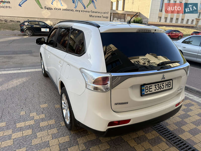Внедорожник / Кроссовер Mitsubishi Outlander 2013 в Николаеве