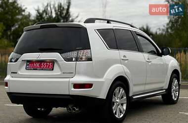 Внедорожник / Кроссовер Mitsubishi Outlander 2011 в 