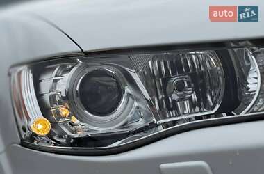 Внедорожник / Кроссовер Mitsubishi Outlander 2011 в 