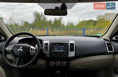 Внедорожник / Кроссовер Mitsubishi Outlander 2011 в 