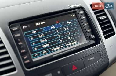 Внедорожник / Кроссовер Mitsubishi Outlander 2011 в 