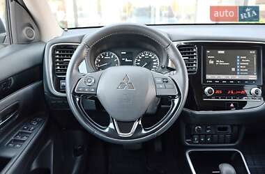Внедорожник / Кроссовер Mitsubishi Outlander 2020 в 