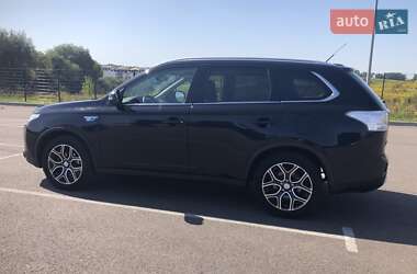 Внедорожник / Кроссовер Mitsubishi Outlander 2015 в 