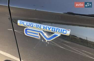 Внедорожник / Кроссовер Mitsubishi Outlander 2015 в 