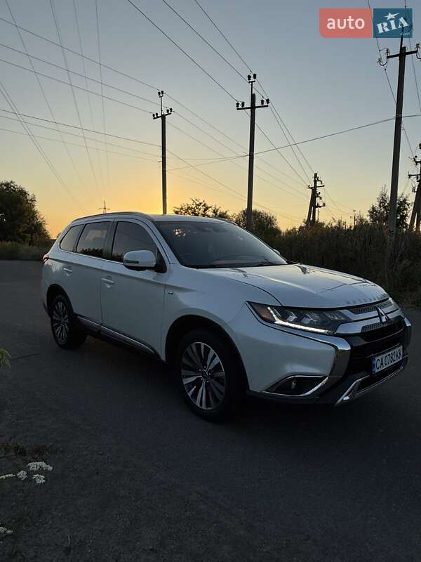 Внедорожник / Кроссовер Mitsubishi Outlander 2019 в Черкассах