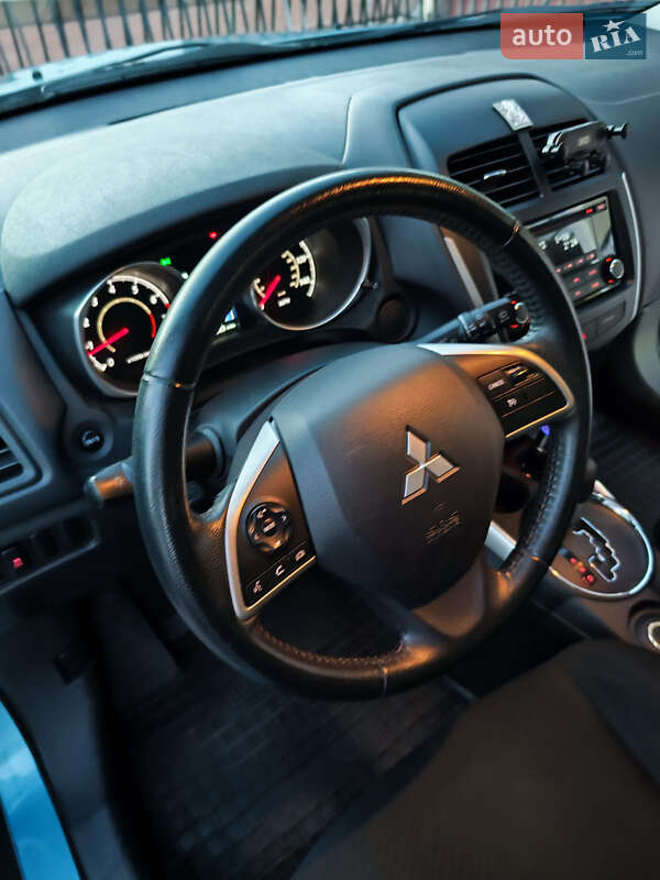 Позашляховик / Кросовер Mitsubishi Outlander 2013 в Києві