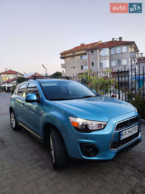 Позашляховик / Кросовер Mitsubishi Outlander 2013 в Києві
