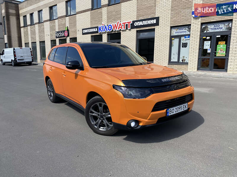 Позашляховик / Кросовер Mitsubishi Outlander 2013 в Києві